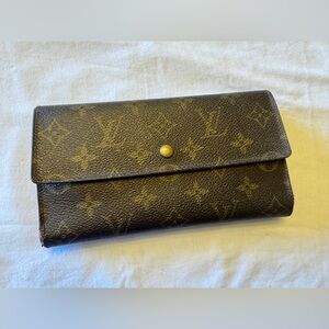 Louis Vuitton Monogram Sarah Wallet